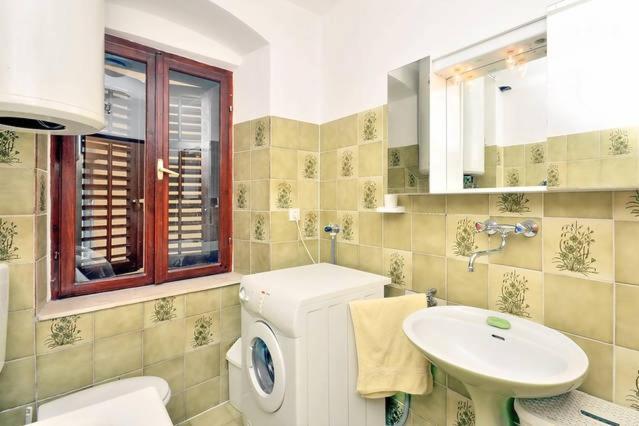 Omis Center Vila Экстерьер фото